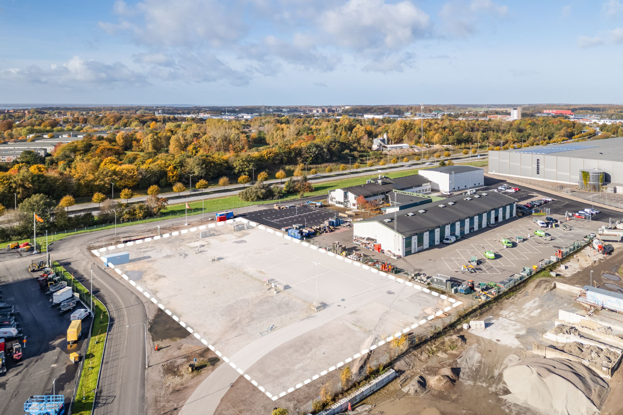Vacant site marked.
