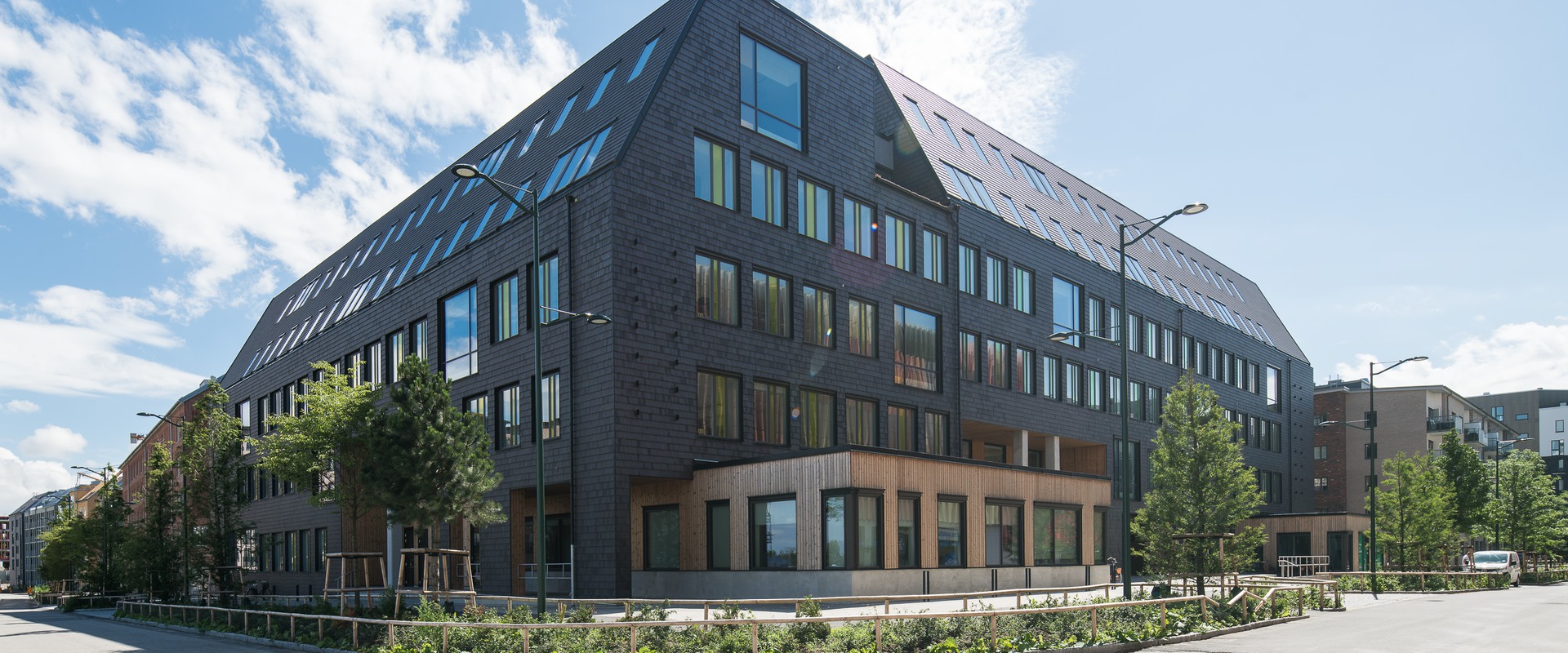 Origo – the office building in a prime location near the station in Hyllie.
