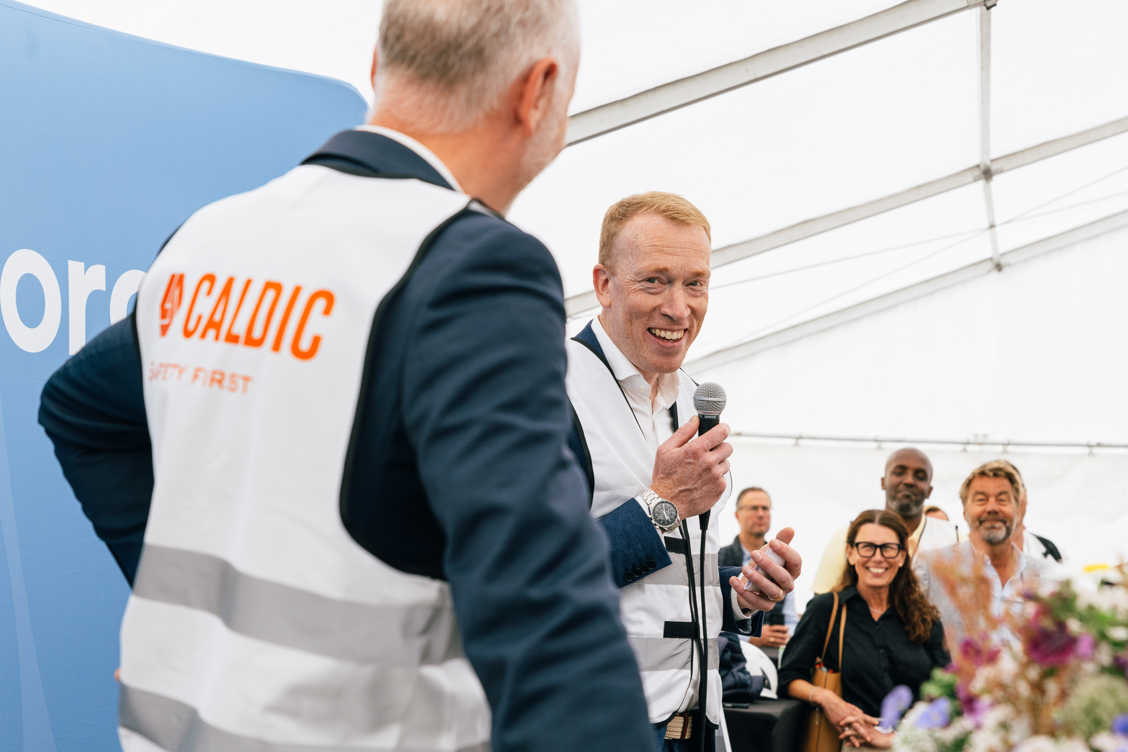 Caldic’s CEO gives a speech at the spadtaget ceremony for their new facility in Fosie.